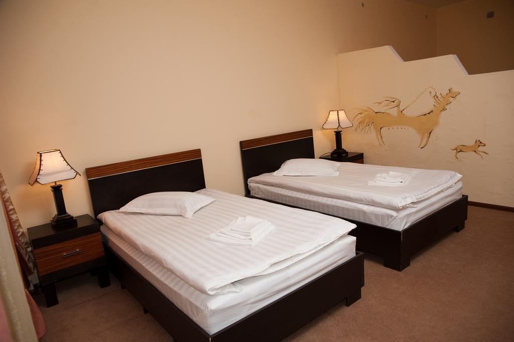 Artastana Hotel Phòng bức ảnh