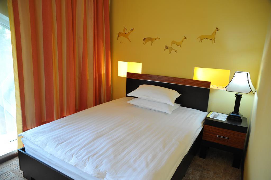 Artastana Hotel Phòng bức ảnh