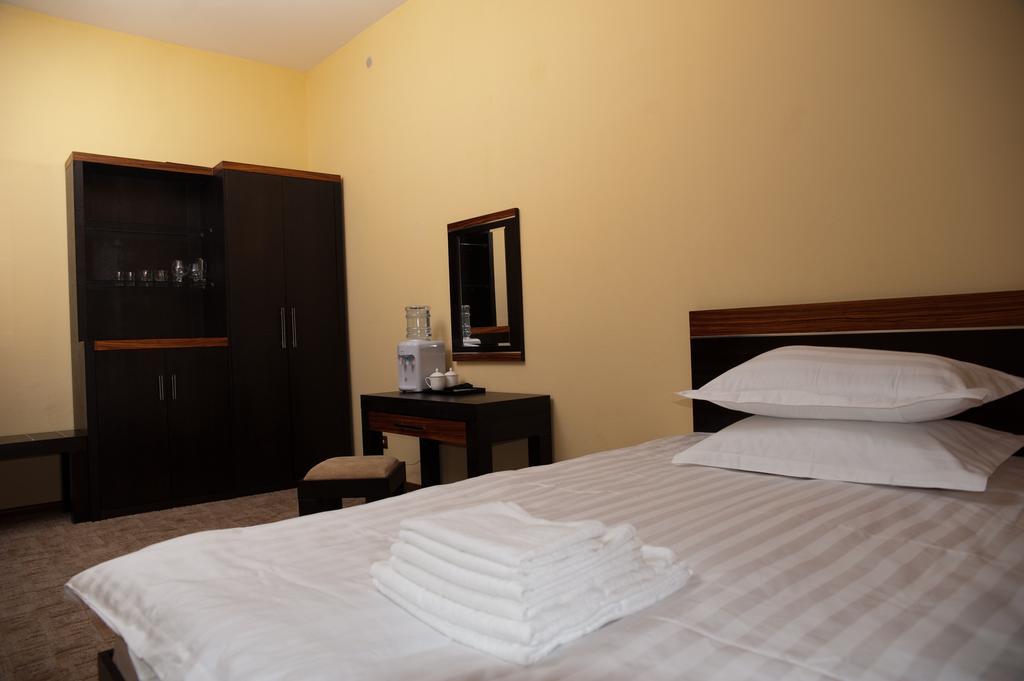 Artastana Hotel Phòng bức ảnh