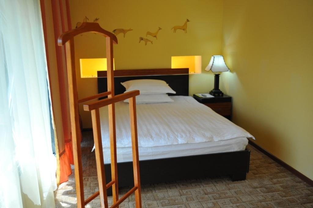 Artastana Hotel Phòng bức ảnh
